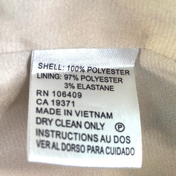 Tahari Arthur S. Levine Cold Shoulder Tiered Floral Dress - Picture 15 of 17